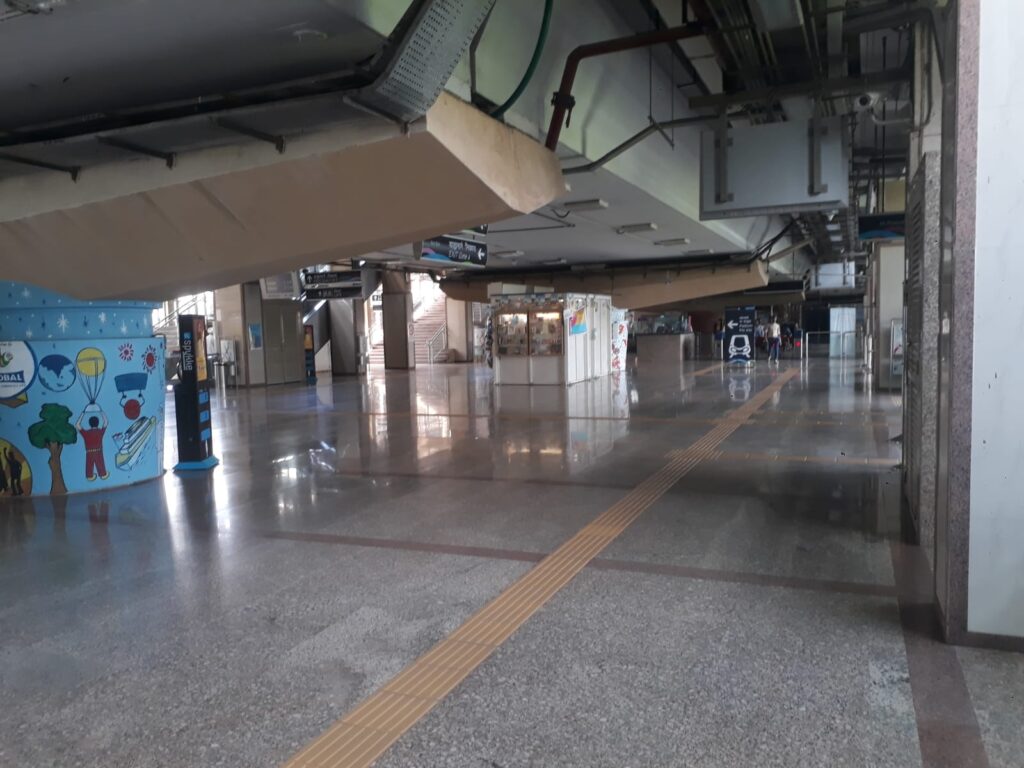 Versova Metro Station03